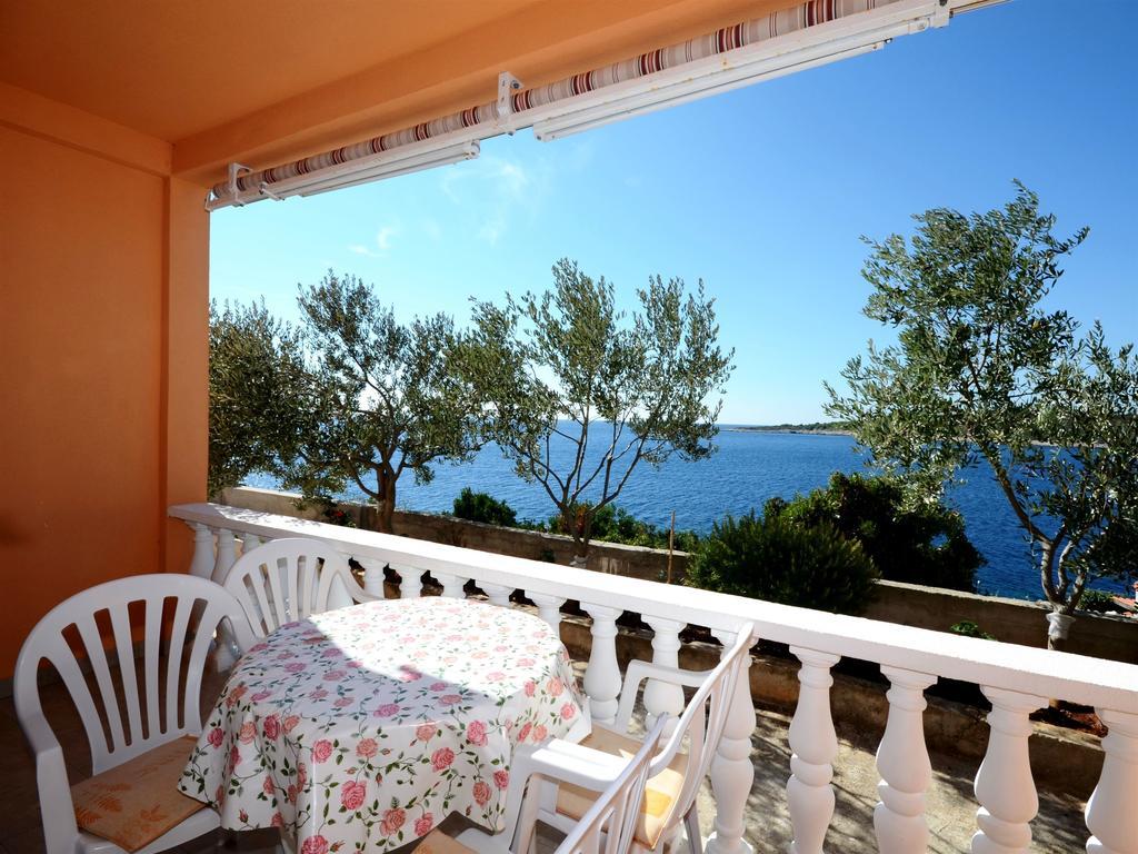 Apartments Marijo Севид Екстериор снимка