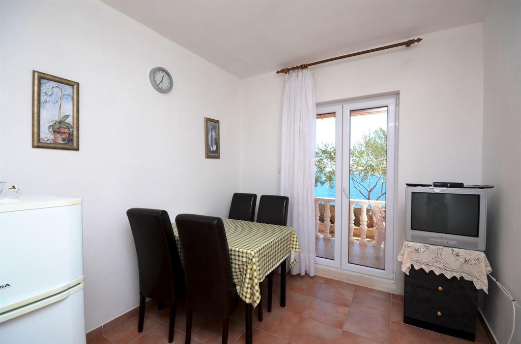 Apartments Marijo Севид Екстериор снимка