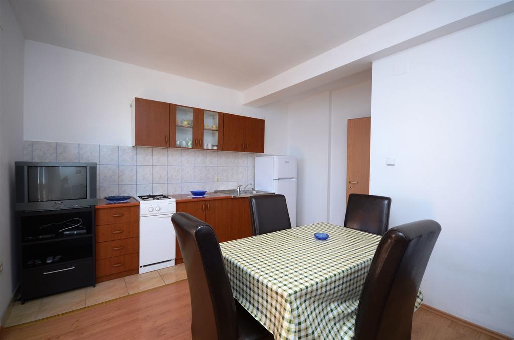 Apartments Marijo Севид Екстериор снимка