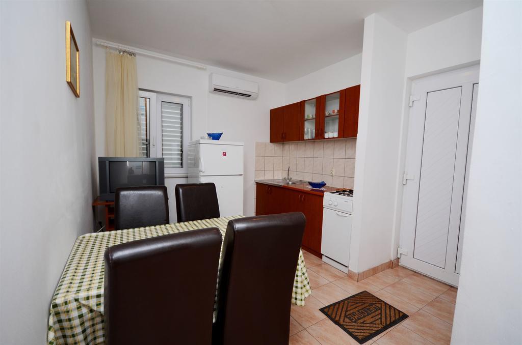 Apartments Marijo Севид Екстериор снимка