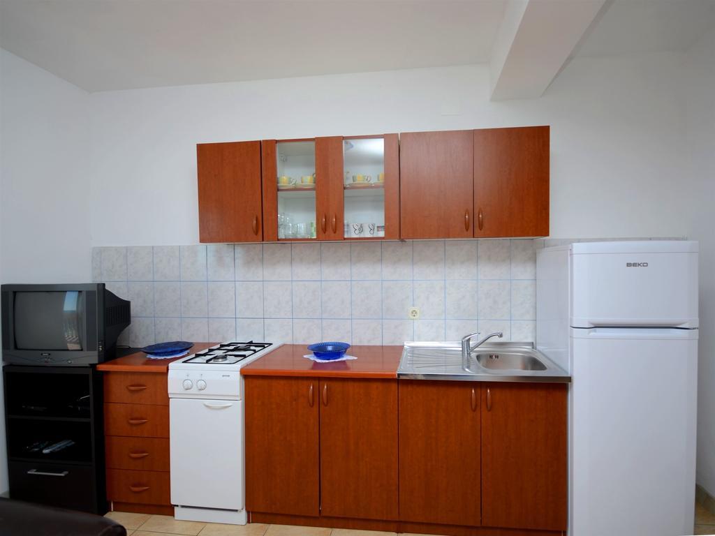Apartments Marijo Севид Екстериор снимка