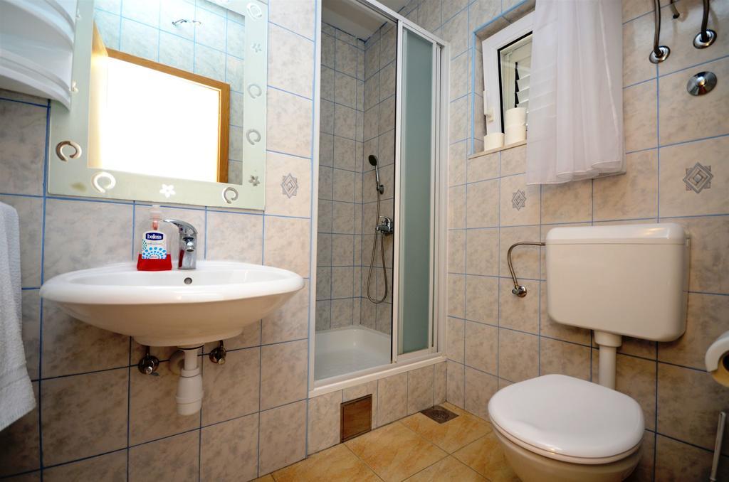 Apartments Marijo Севид Екстериор снимка